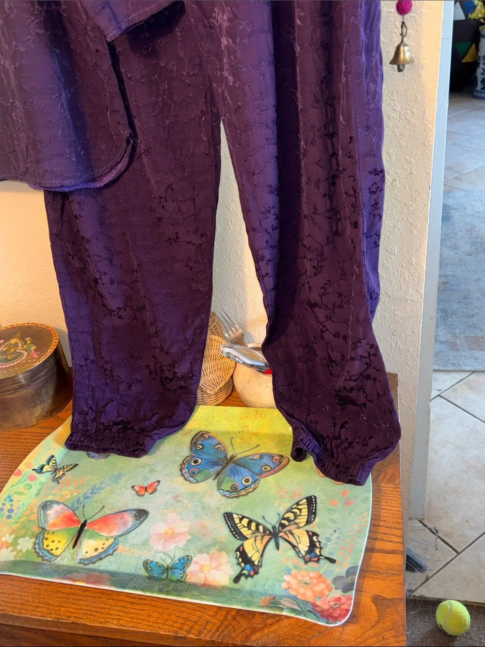 EUC VINTAGE two-piece matching set from the brand ID 4 U, featuring a long-sleev
